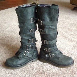 Dr. Martens Phina Boots